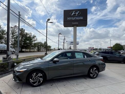 Used 2025 Hyundai Elantra SEL w/ Cargo Package image 7