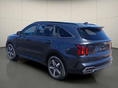 Used 2021 Kia Sorento S FWD image 5