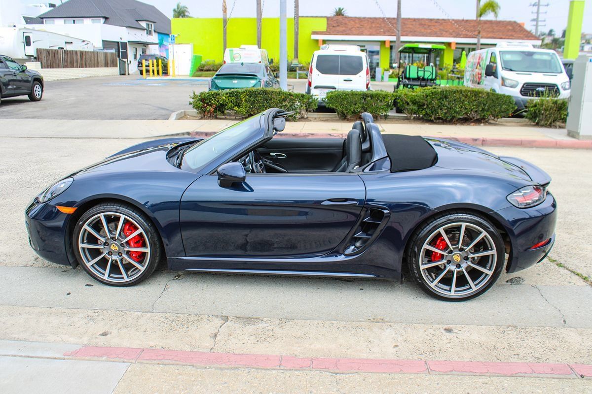 Used 2018 Porsche 718 Boxster S RWD image 2