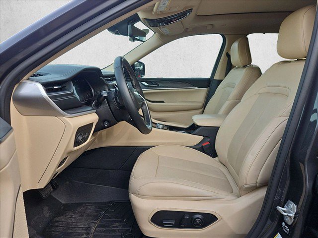 Used 2022 Jeep Grand Cherokee L Limited w/ Luxury Tech Group II RWD image 16