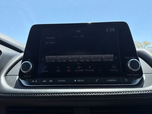 Used 2024 Nissan Rogue SV FWD image 31