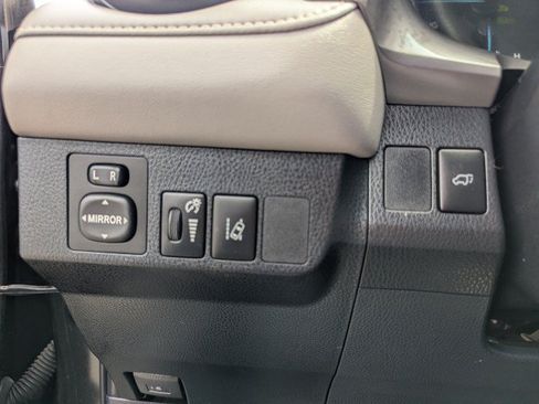 Used 2018 Toyota RAV4 XLE w/ Convenience Package AWD/4WD image 15