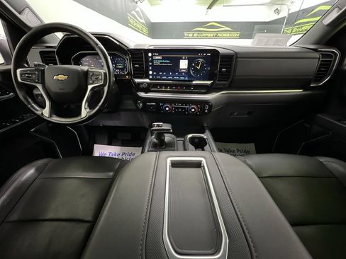 Used 2022 Chevrolet Silverado 1500 LTZ w/ LTZ Convenience Package II AWD/4WD image 18