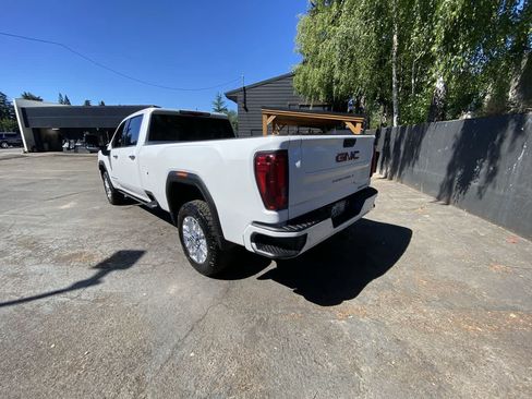 Used 2022 GMC Sierra 3500 Denali w/ Denali Ultimate Package AWD/4WD image 4