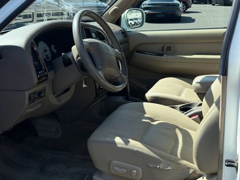 Used 2001 Nissan Pathfinder LE AWD/4WD image 12