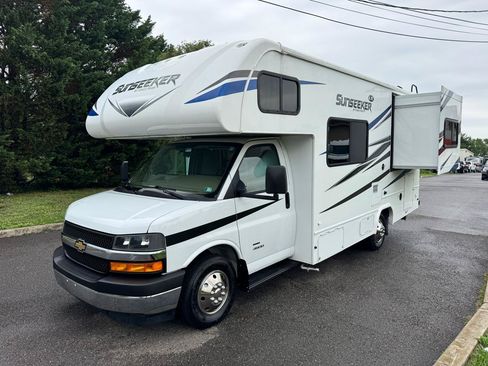 Used 2019 Chevrolet Express 4500 w/ RV Package RWD image 1