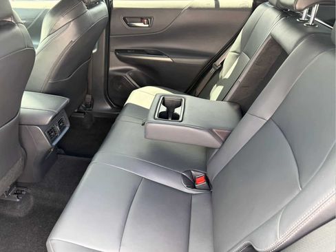 Used 2022 Toyota Venza XLE AWD/4WD image 21