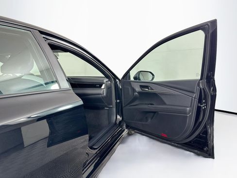 Used 2025 Toyota Camry SE FWD image 30