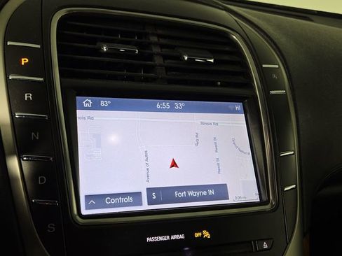 Used 2019 Lincoln Nautilus Select image 17