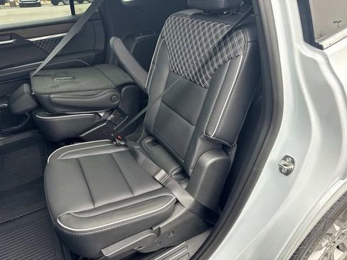 New 2026 GMC Acadia Denali w/ Super Cruise Package FWD image 17