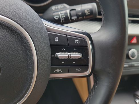 Used 2022 Kia Carnival LX FWD image 24