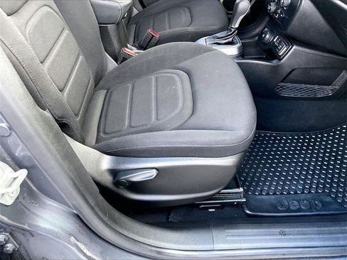 Used 2022 Jeep Renegade Latitude image 34