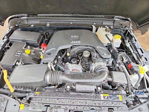 Used 2021 Jeep Gladiator Sport AWD/4WD image 9