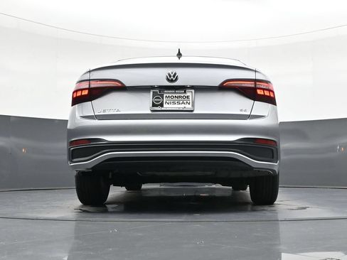 Used 2024 Volkswagen Jetta SE FWD image 25
