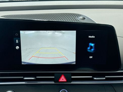 Certified 2025 Hyundai Elantra SEL FWD image 20