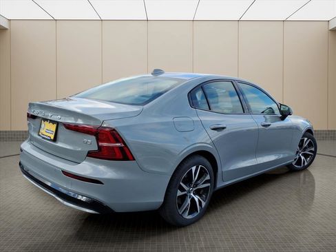 Used 2025 Volvo S60 B5 Core image 23