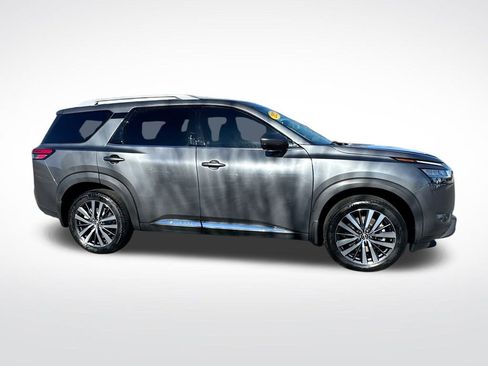 Used 2022 Nissan Pathfinder Platinum w/ Cargo Package image 8