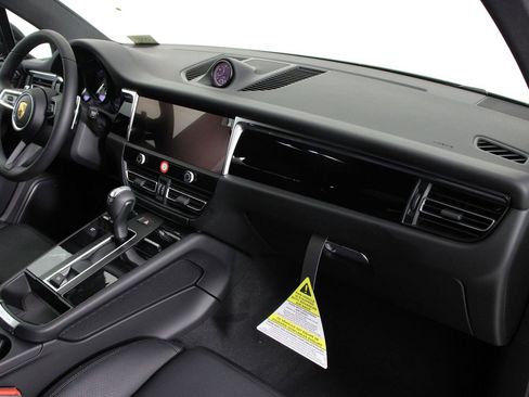 New 2026 Porsche Macan image 15