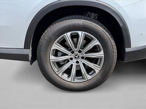 Used 2025 Mercedes-Benz GLC 300 4MATIC image 9