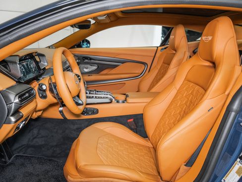 Used 2025 Aston Martin Vanquish image 13