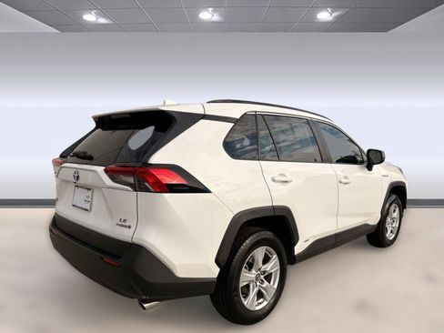 Used 2019 Toyota RAV4 LE image 9