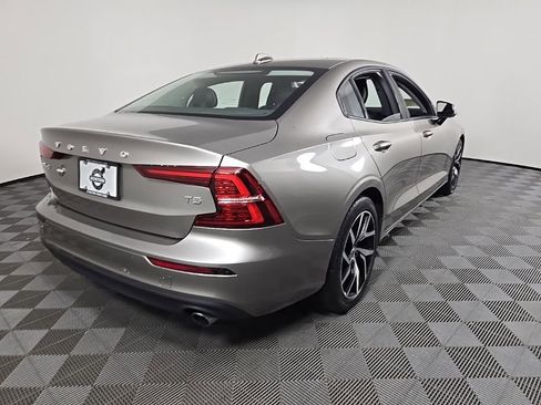 Used 2019 Volvo S60 T5 Momentum w/ Premium Package FWD image 10