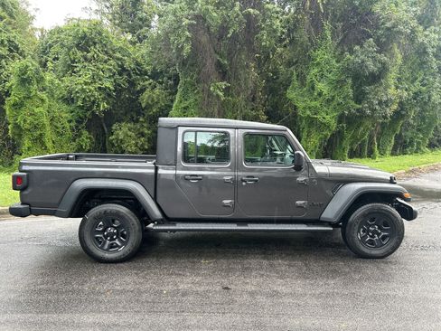 New 2025 Jeep Gladiator Sport image 9