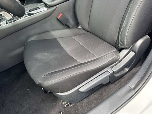 Used 2025 Nissan Sentra SV FWD image 34