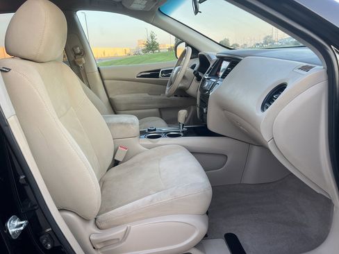 Used 2014 Nissan Pathfinder S image 11