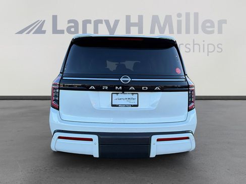 Used 2025 Nissan Armada SV image 4