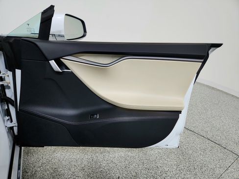 Used 2020 Tesla Model S Long Range Plus image 21