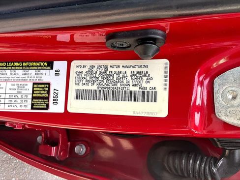 Used 2010 Pontiac Vibe w/ Preferred Package FWD image 17