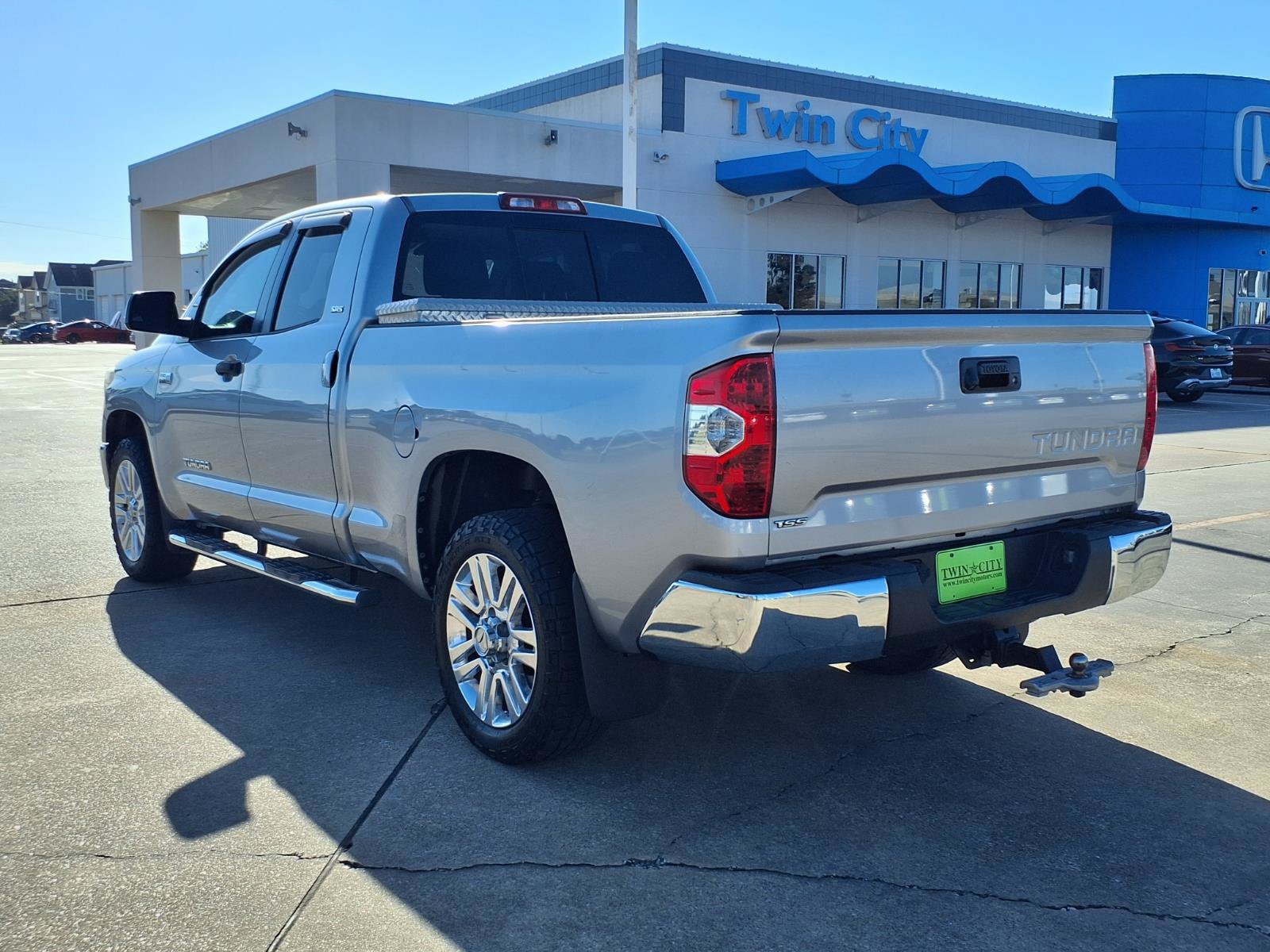 Used 2014 Toyota Tundra SR5 w/ SR5 Upgrade Package RWD image 2