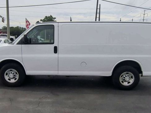 Used 2018 Chevrolet Express 2500 w/ Driver Convenience Package RWD image 5