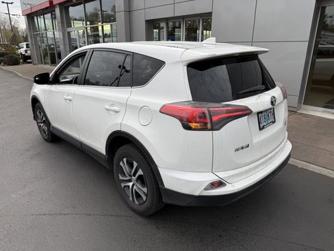 Used 2018 Toyota RAV4 LE image 3