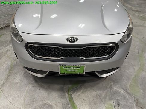 Used 2018 Kia Niro FE FWD image 18