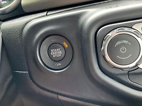 Certified 2022 Jeep Gladiator Sport AWD/4WD image 26