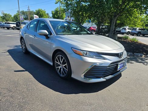 Used 2024 Toyota Camry XLE w/ Cold Weather Package AWD/4WD image 10