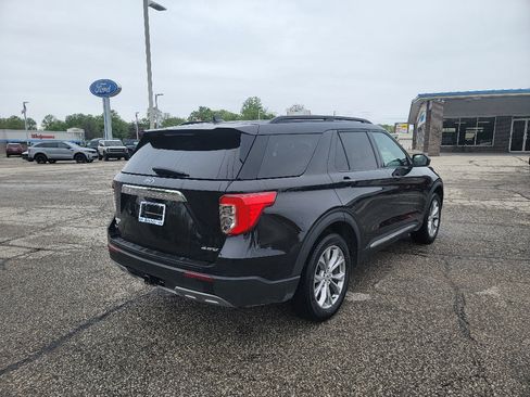 Used 2023 Ford Explorer XLT w/ Equipment Group 202A image 8
