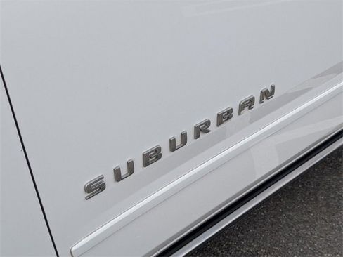 Used 2020 Chevrolet Suburban Premier image 16