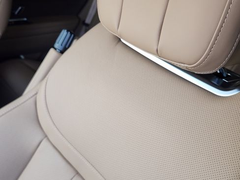 New 2025 Land Rover Range Rover SE image 14