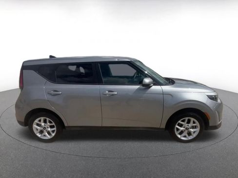 Used 2025 Kia Soul LX w/ LX Technology Package image 16