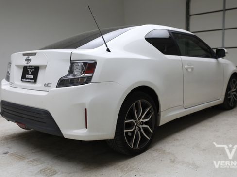 Used 2014 Scion tC FWD image 4
