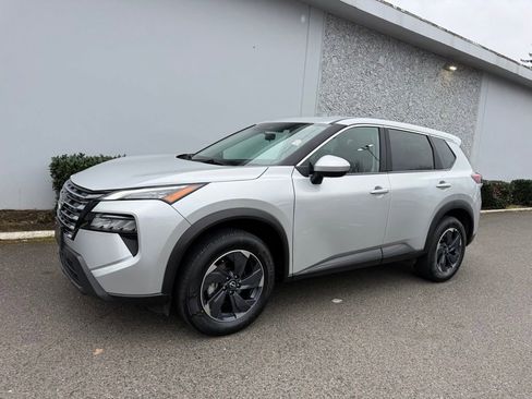 Certified 2025 Nissan Rogue SV image 2