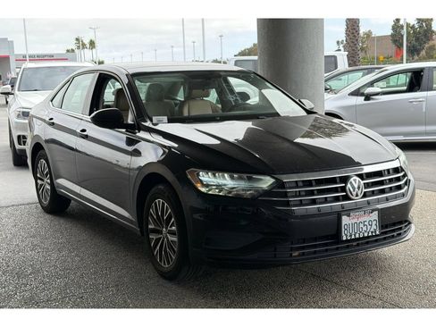 Used 2020 Volkswagen Jetta FWD image 2