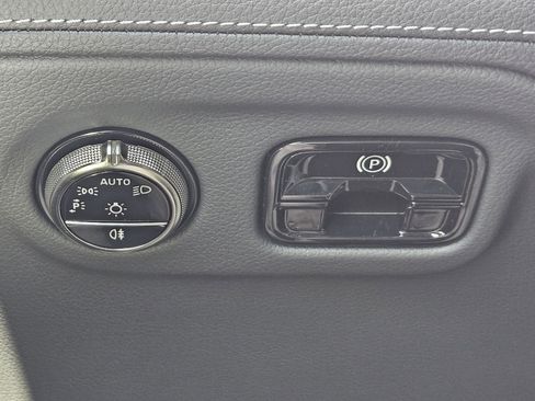 New 2026 Mercedes-Benz EQE 320 4MATIC SUV image 21