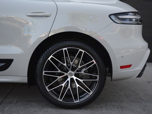 Certified 2026 Porsche Macan Turbo AWD/4WD image 38