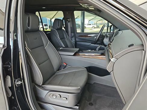 Certified 2024 Cadillac Escalade Premium Luxury w/ Performance Package image 28