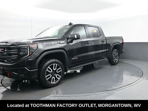 Used 2025 GMC Sierra 1500 AT4 w/ AT4 Preferred Package AWD/4WD image 2