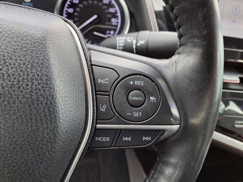 Used 2022 Toyota Camry XLE image 19